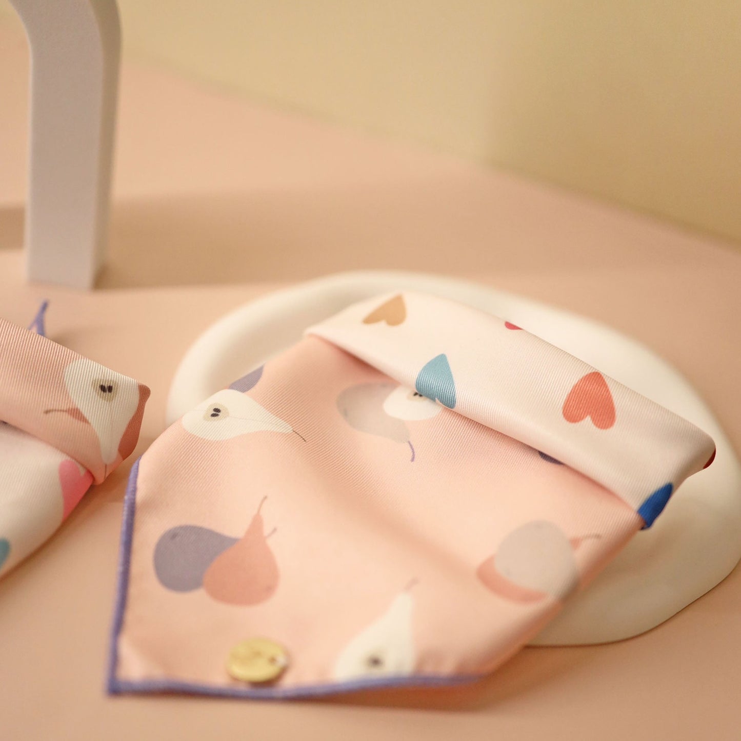 Anjou Reversible Bandana (Pear/Hearts)